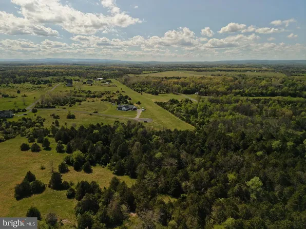 Wright Brothers Ct, Summit Pt, WV 25446
