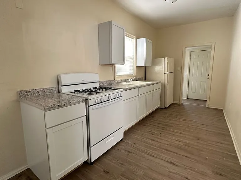 4405 Norledge Ave — Photo 4