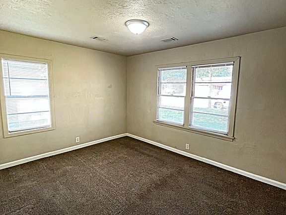 4th image of 2375 Columbia St