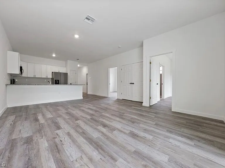 1025 Meadow Rd — Photo 11