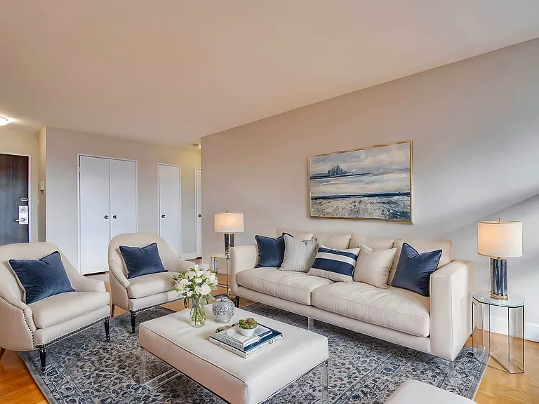 125 Parkway Forest Dr — Photo 3