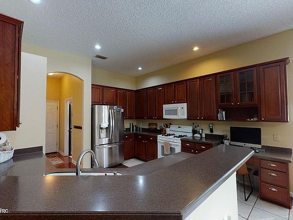 5th image of 765 Hazelmoor Ln