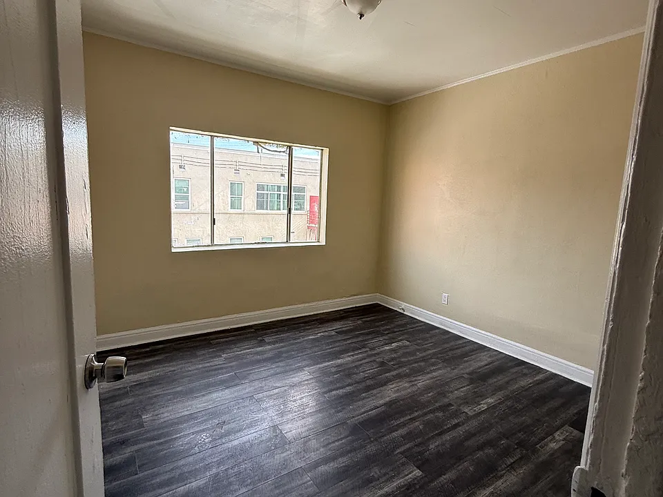 2225 Michigan Ave #2225
