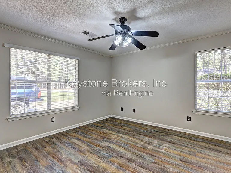 100 S Fairfield Dr — Photo 5