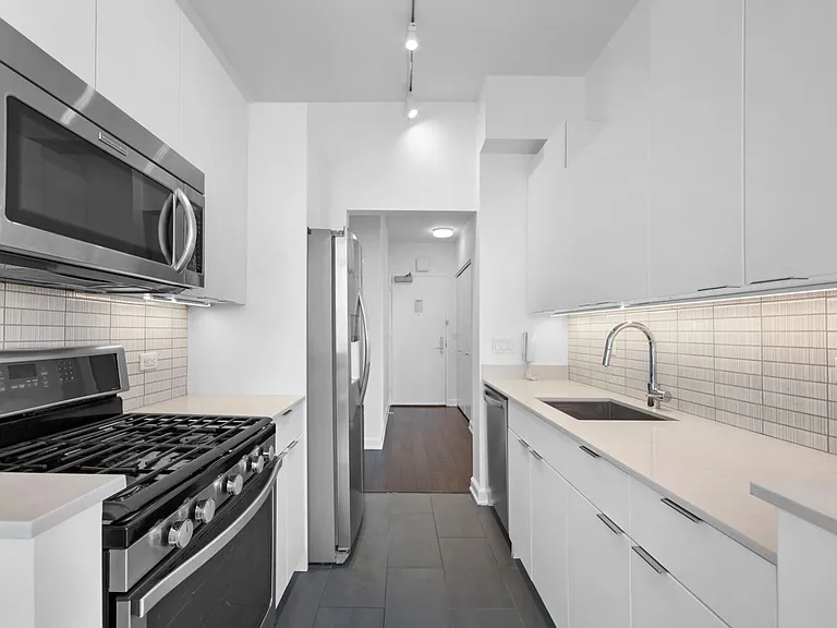 77 W 24th St #26B — Photo 6