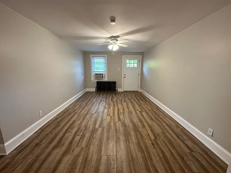 390 Easton Rd #5 — Photo 2