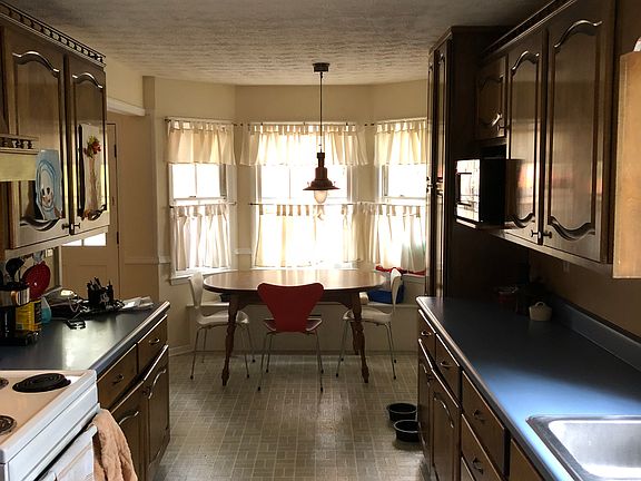 5th image of 102 Moss Hill Ct