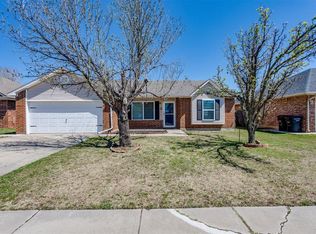1725 Queensbury Rd, Moore, OK 73160