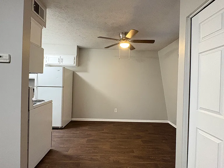 Vernon Cove Apartments — Photo 11