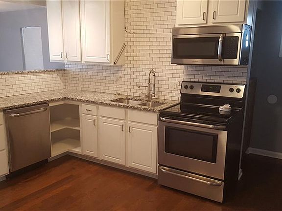 5th image of 1636 E Woodlawn Ave