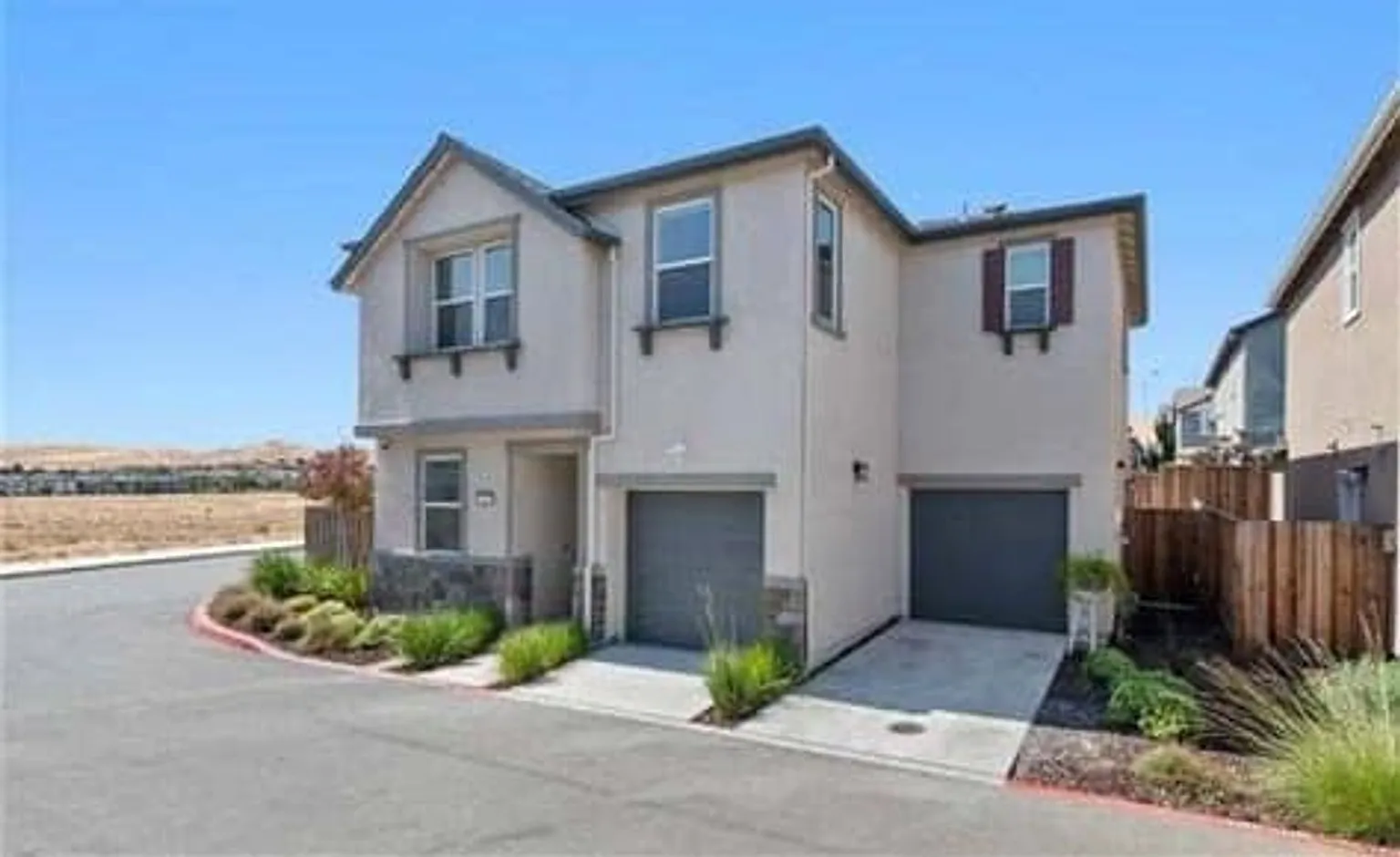 300 Hideaway Ln photo 1