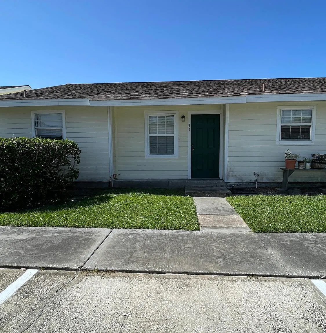 2 bed, 1.0 bath, $1,400 — Photo 1
