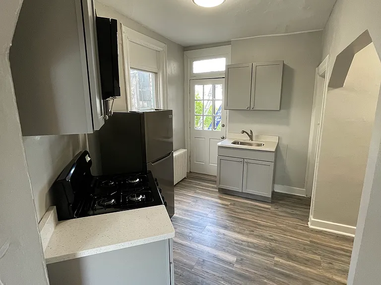 749 Hazelwood Ave #1 — Photo 2