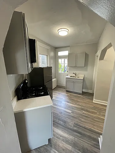 749 Hazelwood Ave #1 Photo 1