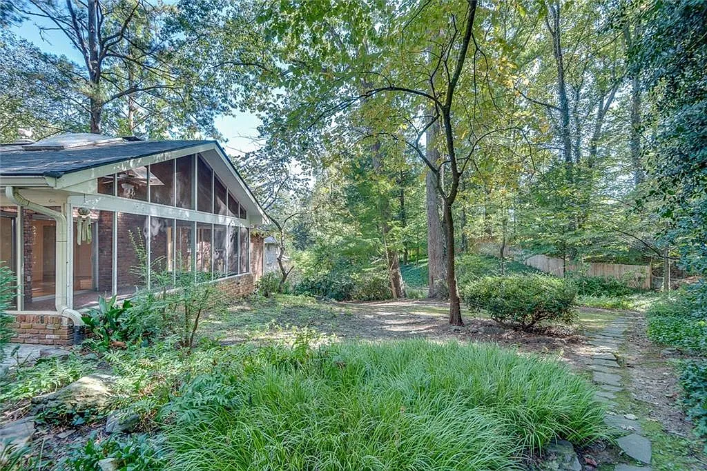 3 bed, 3.0 bath, 2052 sqft, $3,650 — Photo 3