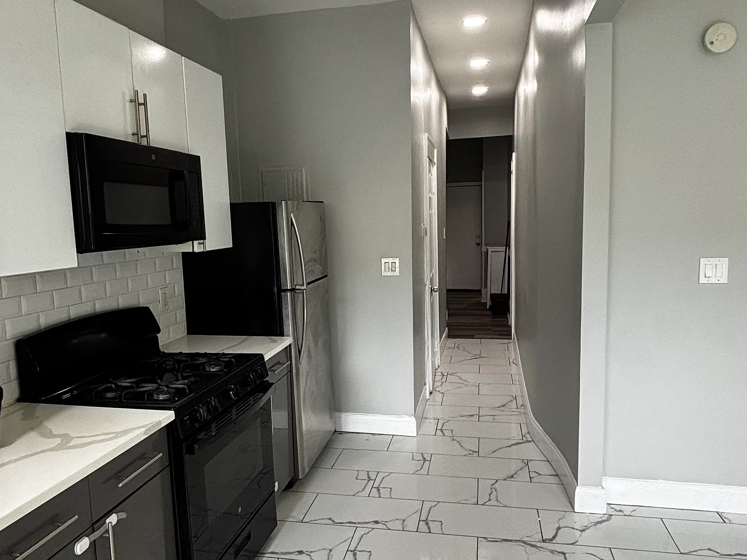 5 bed, 2300 sqft, $4,500 — Photo 3