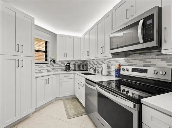 5851 Camino Del Sol APT 203, Boca Raton, FL 33433