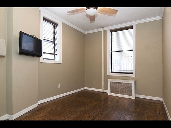 4th image of 212 E 70th St APT 2C