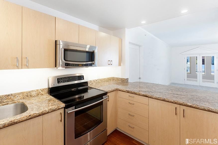 1st image of 88 King St Unit 317