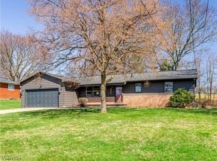 3995 Cottage Grove Rd, Uniontown, OH 44685