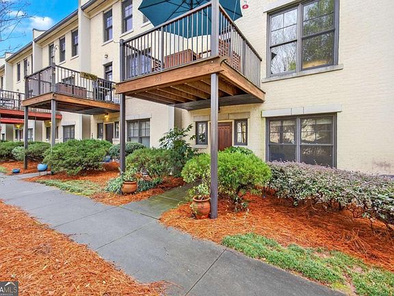 2nd image of 108 Knob Hills Cir