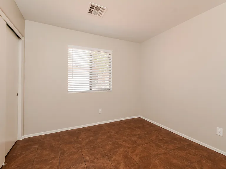14905 W Caribbean Ln — Photo 10