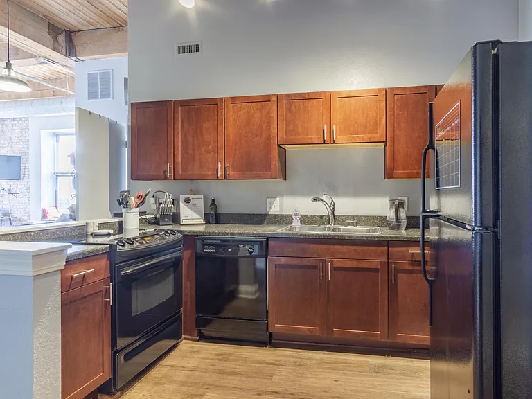 308 W 8th St #516 — Photo 9