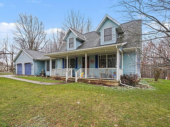 3rd image of 102 Sweetheart Ln
