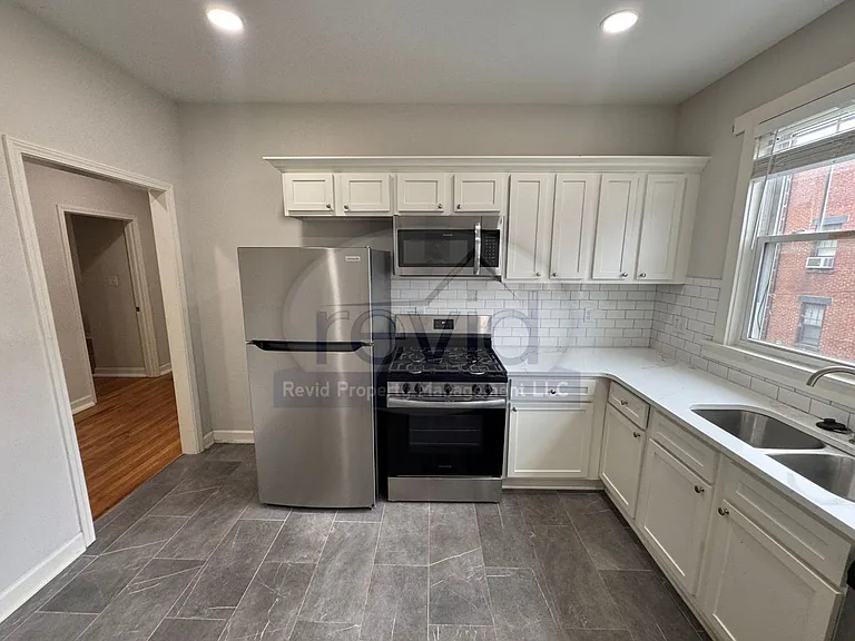 The Broadmoor Apartments — Photo 16