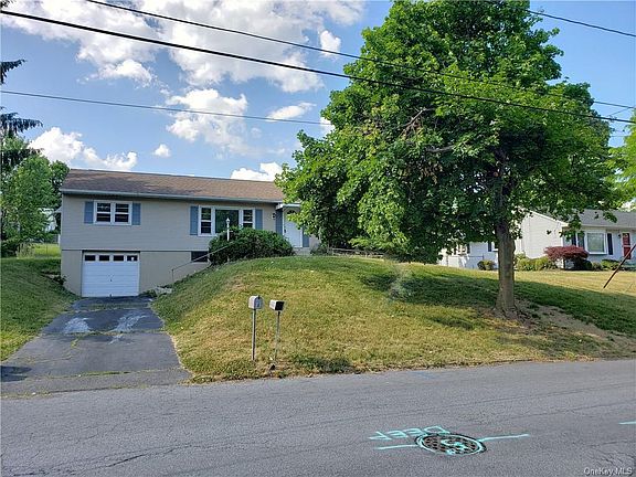 3rd image of 8 Birchwood Dr