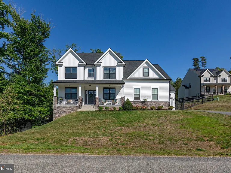 15 Grove Ln — Photo 67