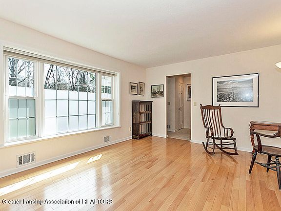 4th image of 4511 Seneca Dr