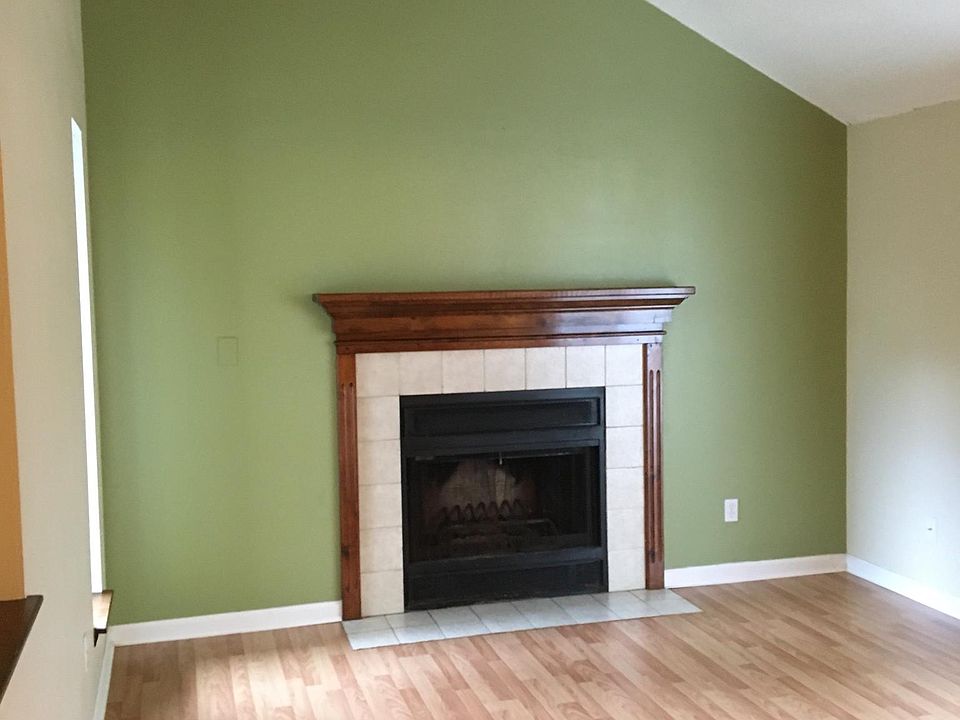 1st image of 124 Elm Ave SE #124A