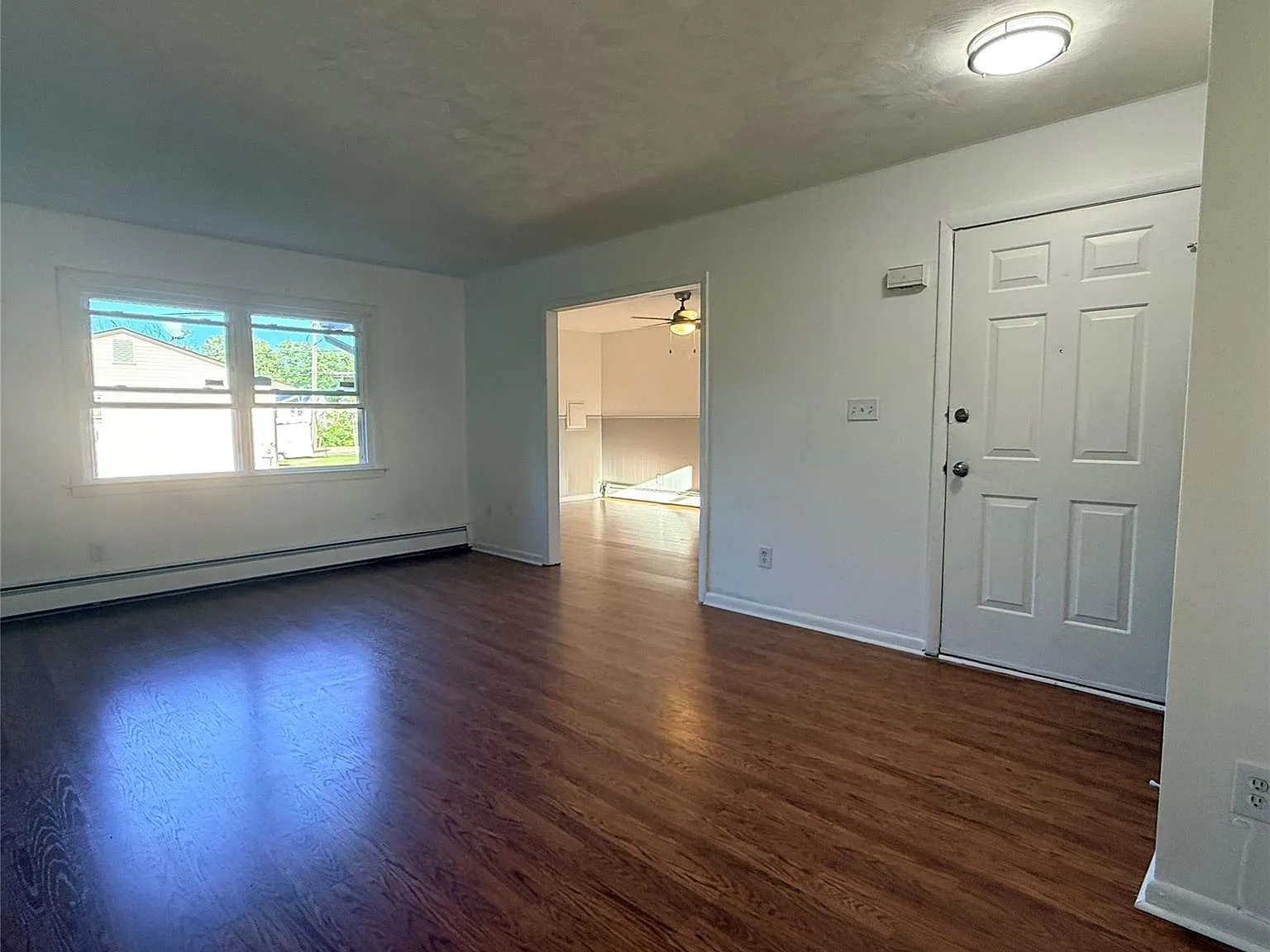 3 bed, 1.5 bath, 1344 sqft, $3,000 — Photo 2