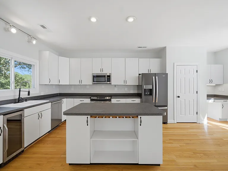 3848 Surry Rd — Photo 4