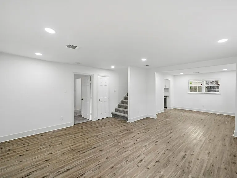 1501 Maiden Ln — Photo 5