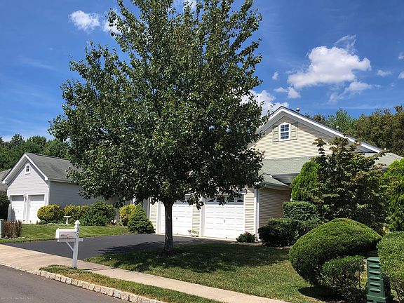 2nd image of 20 Gardenways Ct