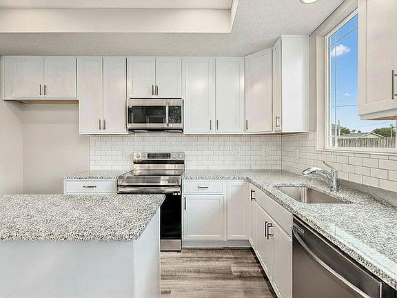 3rd image of 798 S Yearling Rd