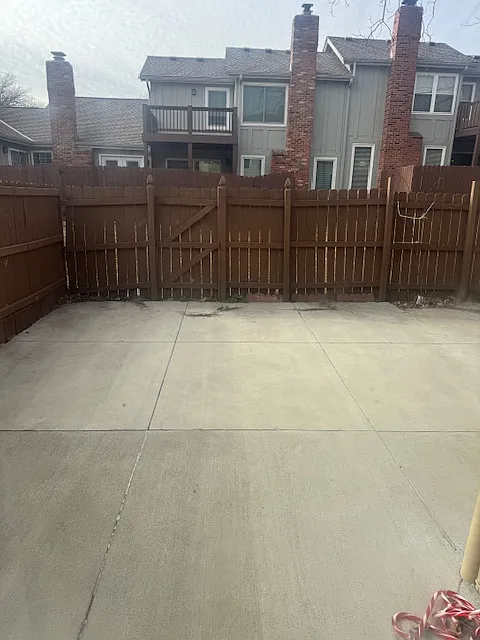 Backed fenced in Patio - 7106 Mastin St #1