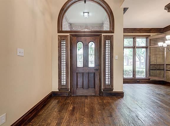 3rd image of 2406 Spruce Ct