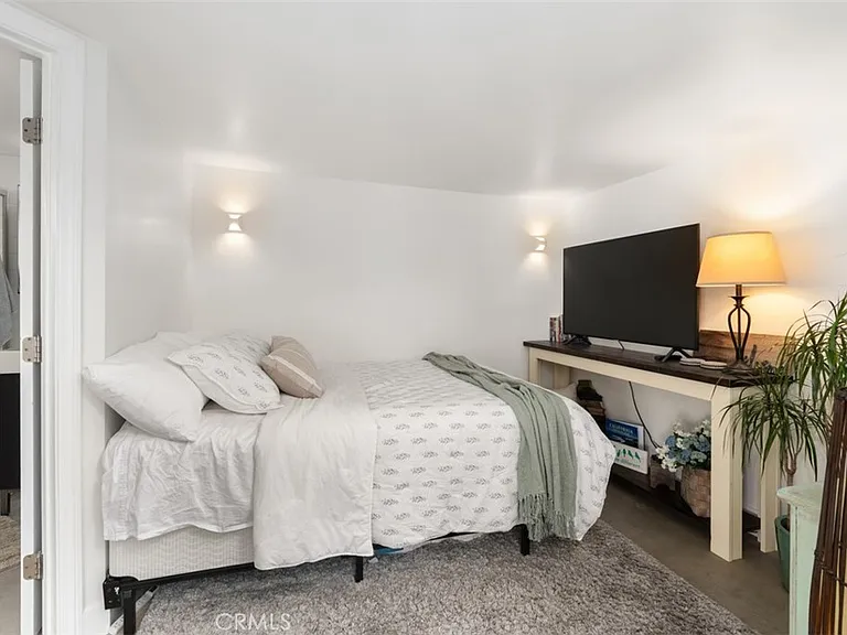 3390 Herman Ave — Photo 19