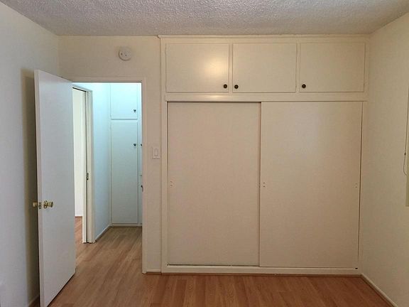 5th image of 221 S Jackson St APT 9