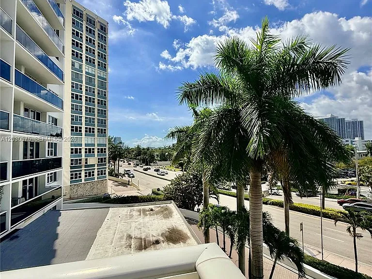 3140 S Ocean Dr #310 — Photo 1