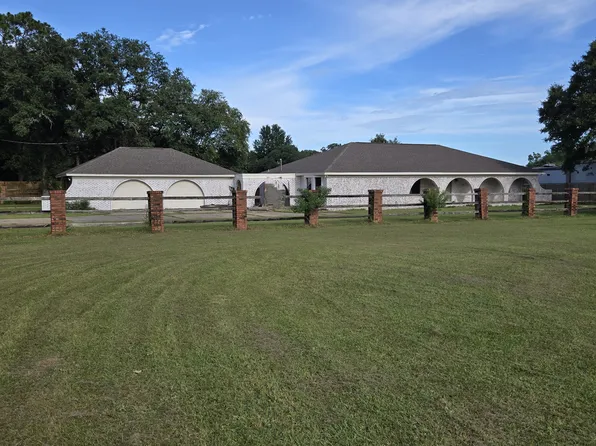 7458 Woodside Rd, Pensacola, FL 32526