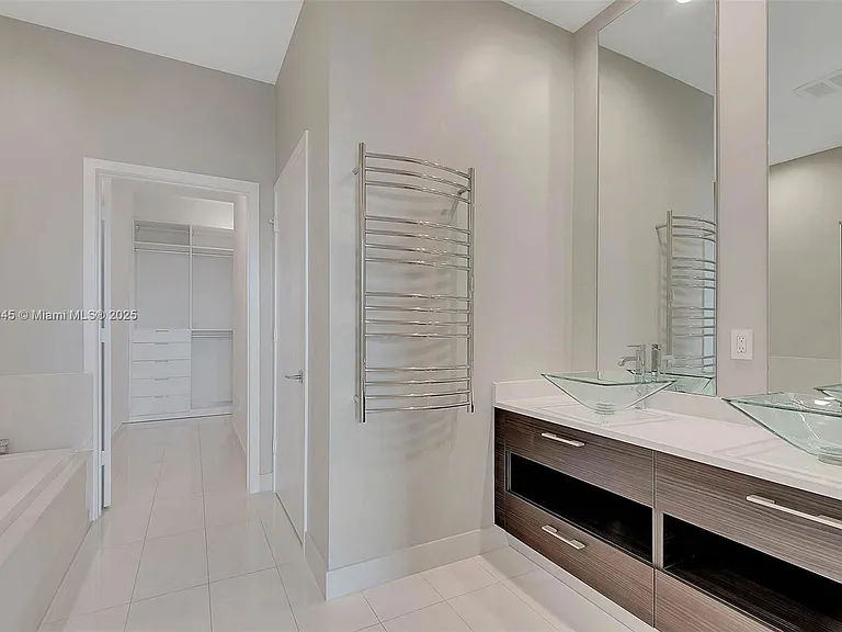45 SW 9th St #4509 — Photo 9
