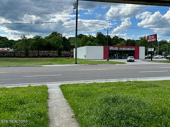3rd image of 623 N Charles Seivers Blvd