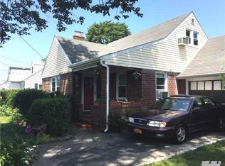 25 California St, Hicksville, NY 11801