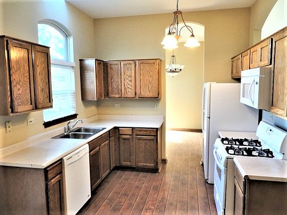 2nd image of 613 Doral Ln