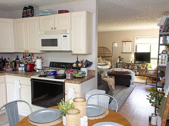 5th image of 1090 Fleetwood Dr APT G