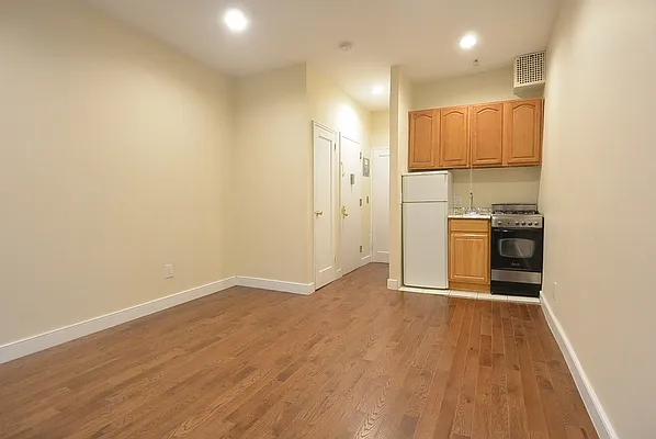 Rented by City Connections Realty | media 15